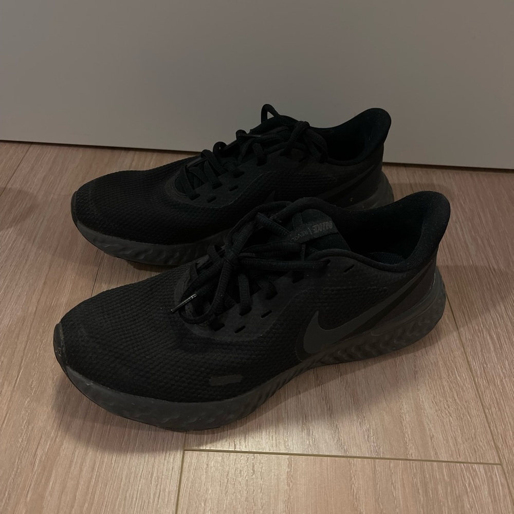 Nike Revolution